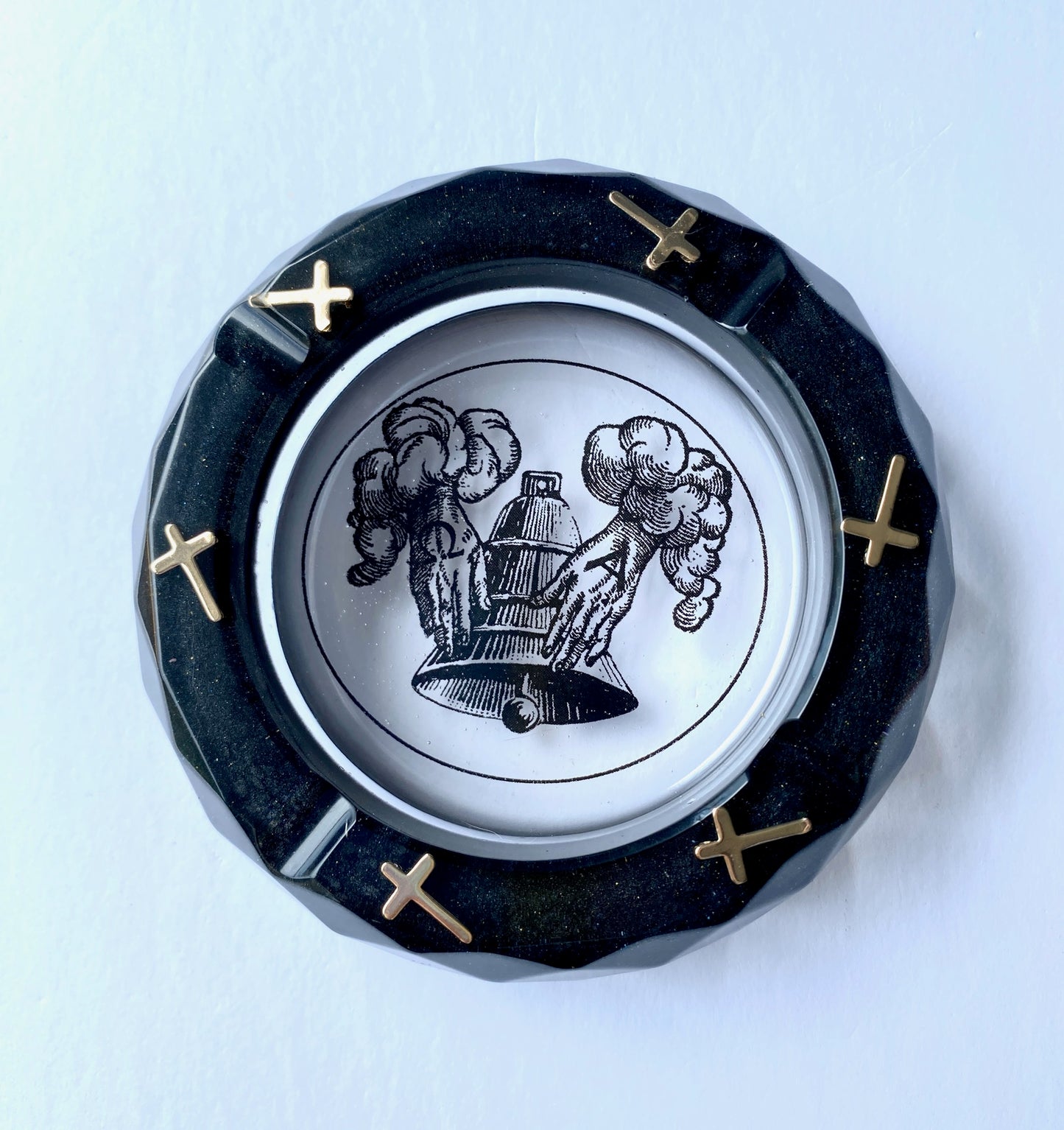 ASHTRAY OF THE REVEREND